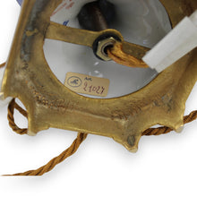 Carica l'immagine nel visualizzatore di Gallery, Lampada in porcellana dipinta a mano del XX secolo