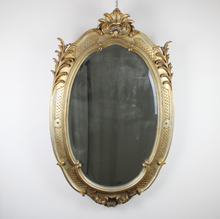 Carica l'immagine nel visualizzatore di Gallery, Grande Specchiera Ovale con Cornice in Legno Dorata '900
