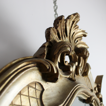 Carica l'immagine nel visualizzatore di Gallery, Grande Specchiera Ovale con Cornice in Legno Dorata '900