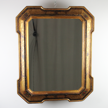 Carica l'immagine nel visualizzatore di Gallery, Specchiera con cornice in legno dorata bulinata e decorata a mano 1800