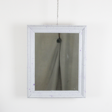 Carica l'immagine nel visualizzatore di Gallery, Specchio vintage con Cornice Colorata Bianca e Viola