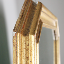 Carica l'immagine nel visualizzatore di Gallery, Specchio Ottagonale con Cornice in Legno Dorata Vintage