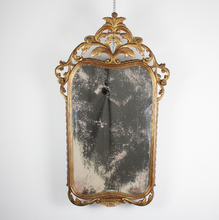 Carica l'immagine nel visualizzatore di Gallery, Grande specchio con cornice in legno dorata intagliata '900