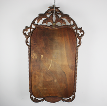 Carica l'immagine nel visualizzatore di Gallery, Grande specchio con cornice in legno dorata intagliata '900