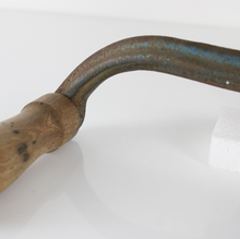 Carica l'immagine nel visualizzatore di Gallery, Antico Macina Mais D'Epoca Inizi del XX Secolo