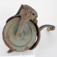 Carica l'immagine nel visualizzatore di Gallery, Antico Macina Mais D'Epoca Inizi del XX Secolo