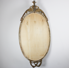 Carica l'immagine nel visualizzatore di Gallery, Specchio Ovale Con Cornice in Legno Dorata