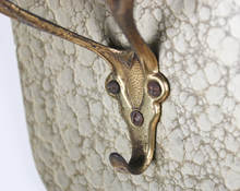 Carica l'immagine nel visualizzatore di Gallery, Appendiabiti Attaccapanni in legno e ganci Ottone con doppio vetro