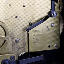 Carica l'immagine nel visualizzatore di Gallery, Kienzle Orologio da Tavolo D'epoca prima metà del 1970