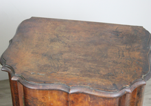 Carica l'immagine nel visualizzatore di Gallery, Coppia di Comodini in Legno di Noce Anni '30