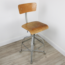 Carica l'immagine nel visualizzatore di Gallery, Sgabello Girevole VINTAGE Industriale Regolabile a Vite