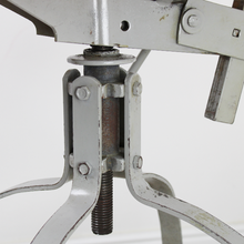 Carica l'immagine nel visualizzatore di Gallery, Sgabello Girevole VINTAGE Industriale Regolabile a Vite