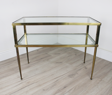 Carica l'immagine nel visualizzatore di Gallery, Tavolino da salotto in ottone e vetro vintage anni '70