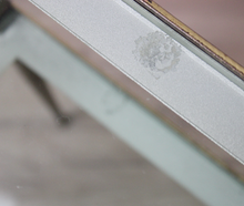 Carica l'immagine nel visualizzatore di Gallery, Tavolino da salotto in ottone e vetro vintage anni '70