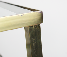Carica l'immagine nel visualizzatore di Gallery, Tavolino da salotto in ottone e vetro vintage anni '70