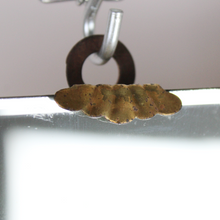 Carica l'immagine nel visualizzatore di Gallery, Specchio al mercurio da parete vintage anni '50