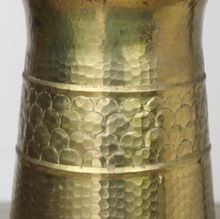 Carica l'immagine nel visualizzatore di Gallery, Anfora vintage a due manici in Ottone Battuto anni '50