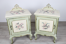 Carica l'immagine nel visualizzatore di Gallery, Coppia di comodini veneziani del XIX secolo