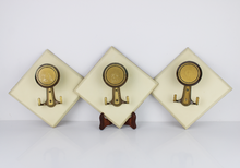 Carica l'immagine nel visualizzatore di Gallery, Tris Appendiabiti in Legno e Ottone Vintage