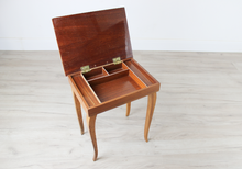 Carica l'immagine nel visualizzatore di Gallery, Tavolino con Carillon in legno e piano intarsiato