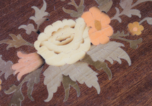 Carica l'immagine nel visualizzatore di Gallery, Tavolino con Carillon in legno e piano intarsiato