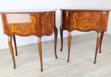 Carica l'immagine nel visualizzatore di Gallery, Coppia di comodini vintage in stile Luigi XV