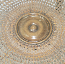 Carica l'immagine nel visualizzatore di Gallery, Tavolino da salotto in legno ciliegio massello in paglia di Vienna Vintage