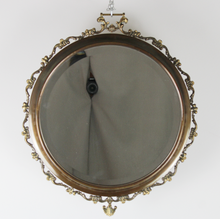 Carica l'immagine nel visualizzatore di Gallery, Specchio Rotondo in Ottone Vintage