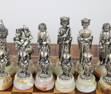 Carica l'immagine nel visualizzatore di Gallery, Tavolino con scacchiera e valigetta con pedine