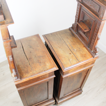 Carica l'immagine nel visualizzatore di Gallery, Coppia di comodini con alzatina fine '800