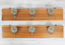 Carica l'immagine nel visualizzatore di Gallery, Coppia appendiabiti vintage da parete