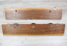 Carica l'immagine nel visualizzatore di Gallery, Coppia appendiabiti vintage da parete