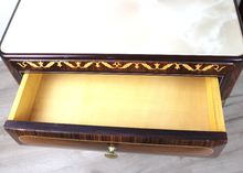 Carica l'immagine nel visualizzatore di Gallery, Coppia di Comodini in Legno Vintage