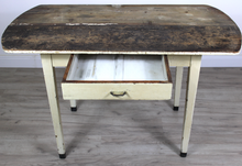 Carica l'immagine nel visualizzatore di Gallery, Tavolo rustico vintage di colore bianco