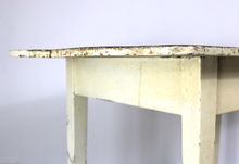 Carica l'immagine nel visualizzatore di Gallery, Tavolo rustico vintage di colore bianco