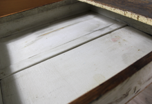 Carica l'immagine nel visualizzatore di Gallery, Tavolo rustico vintage di colore bianco