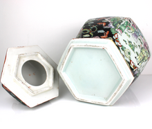 Carica l'immagine nel visualizzatore di Gallery, Vaso Giapponese Imari Esagonale con Coperchio '900