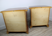 Carica l'immagine nel visualizzatore di Gallery, Coppia di comodini in legno