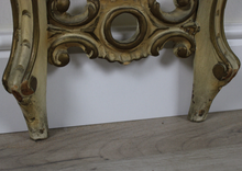 Carica l'immagine nel visualizzatore di Gallery, Entratina Console in Legno Bianco Panna Dettagli Dorati con Marmo Vintage Epoca