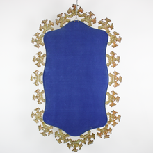 Carica l&#39;immagine nel visualizzatore di Gallery, Specchio con Bordo Ondulato Cornice in Ottone e Dettagli Stile Floreale &#39;900
