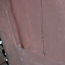 Carica l&#39;immagine nel visualizzatore di Gallery, Specchio vintage con cornice dorata metà &#39;900 dalla forma a diamante
