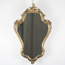 Carica l&#39;immagine nel visualizzatore di Gallery, Specchio Vintage con Cornice in Legno Dorata Decorazioni Floreali D&#39;Epoca &#39;900
