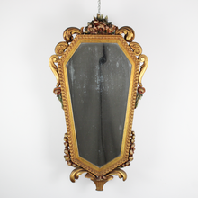 Carica l&#39;immagine nel visualizzatore di Gallery, Specchio vintage con cornice dorata metà &#39;900 dalla forma a diamante
