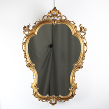 Carica l&#39;immagine nel visualizzatore di Gallery, Grande Specchio Vintage con Cornice in Legno Dorata Decorazioni Floreali D&#39;Epoca &#39;900
