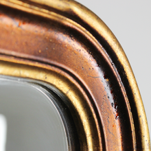 Carica l&#39;immagine nel visualizzatore di Gallery, Specchio Vintage con Cornice in Legno Dorata Angoli Arrotondati &#39;900
