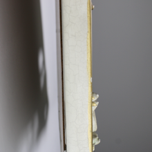 Carica l&#39;immagine nel visualizzatore di Gallery, Specchio Vintage con Cornice in Legno Bianco Panna e Dettagli Intagliati
