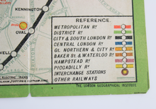 Carica l&#39;immagine nel visualizzatore di Gallery, London&#39;s Guiding Star Map of London Mappa tascabile della metropolitana 1912
