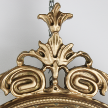 Carica l&#39;immagine nel visualizzatore di Gallery, Specchio Ovale Con Cornice in Legno Dorata
