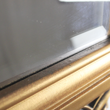 Carica l&#39;immagine nel visualizzatore di Gallery, Specchio Con Cornice Dorata Rettangolare in Legno XX Secolo
