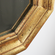 Carica l&#39;immagine nel visualizzatore di Gallery, Specchio Ottagonale con Cornice in Legno Dorata Vintage

